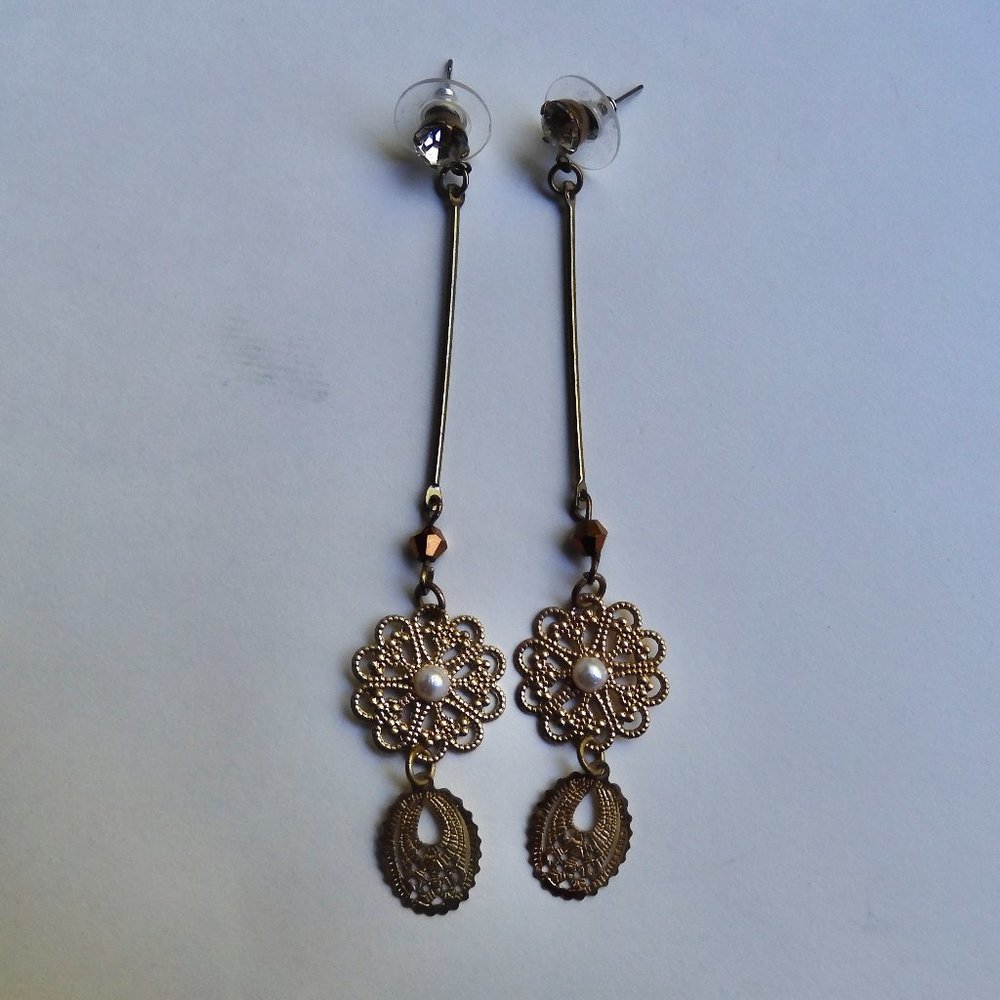 Gold classy earrings